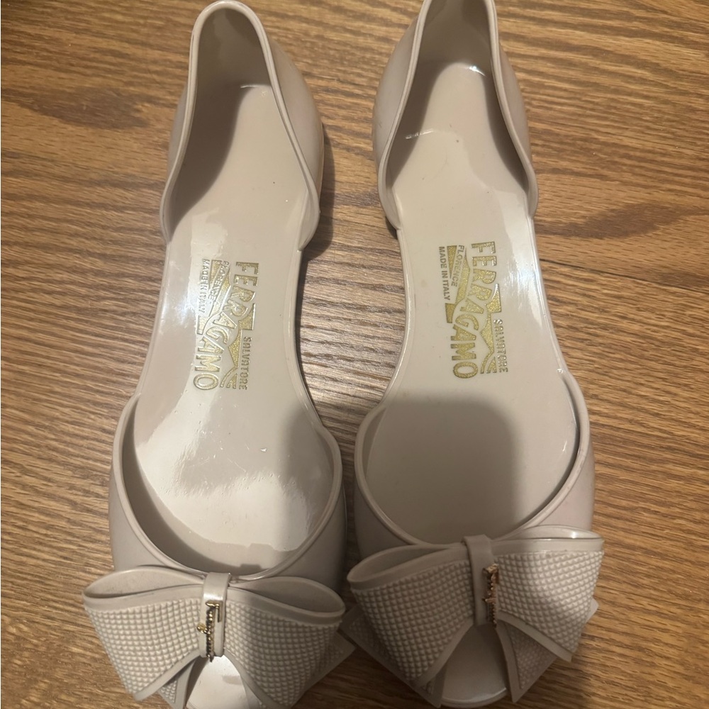 Salvatore Ferragamo Women's Beige Bow Peep-Toe Flats